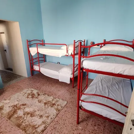 Del Capitano Hostal